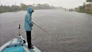 Inshore Fishing in TORRENTIAL Hurricane Rainbands!