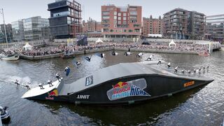 Wakeboarding Cable Contest in Hamburg - Red Bull Rising High 2013