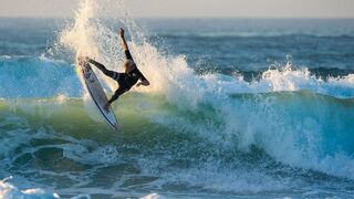 Kolohe Andino Heats Up Mexico with his Raw Freesurfing