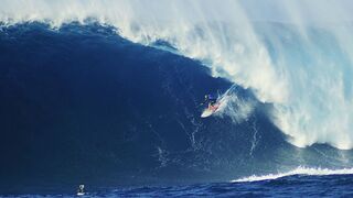 Jaws Lights Up With Another Mega Swell | Filmers @ Large