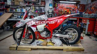 2023 GasGas EC 250 Unboxing & Test Ride in ErzbergRodeo