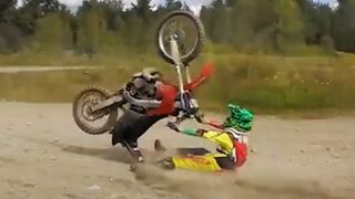 EPIC MOTO MOMENTS & FAILS