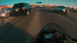 Lane Splitting In Light Traffic On 2021 ZX10R
