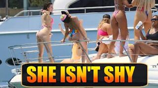 CAMERA MAKES GIRLS GO WILD!!  HAPPY 4TH OF JULY | BOAT ZONE