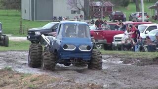 INSANE Econoline Mud Truck - Helling's Mud Park
