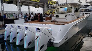 Boat Shows Largest Center Consoles (5 outboard Engines)