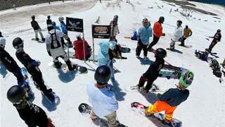 ????Live Snowboard Hangout - High Cascade Recap & Switzerland Trip